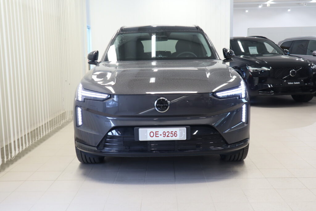 Volvo EX90, image 2