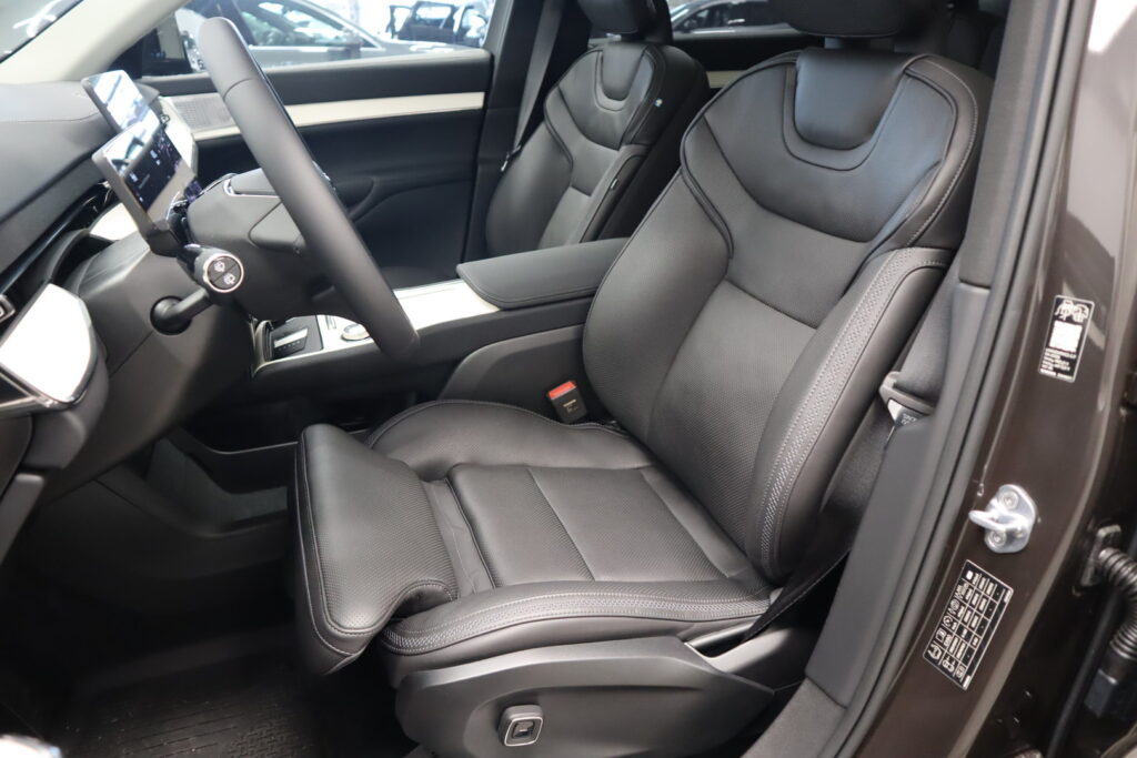 Volvo EX90, image 8