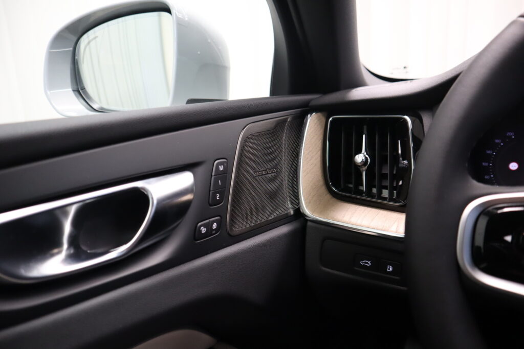 Volvo XC60, image 12