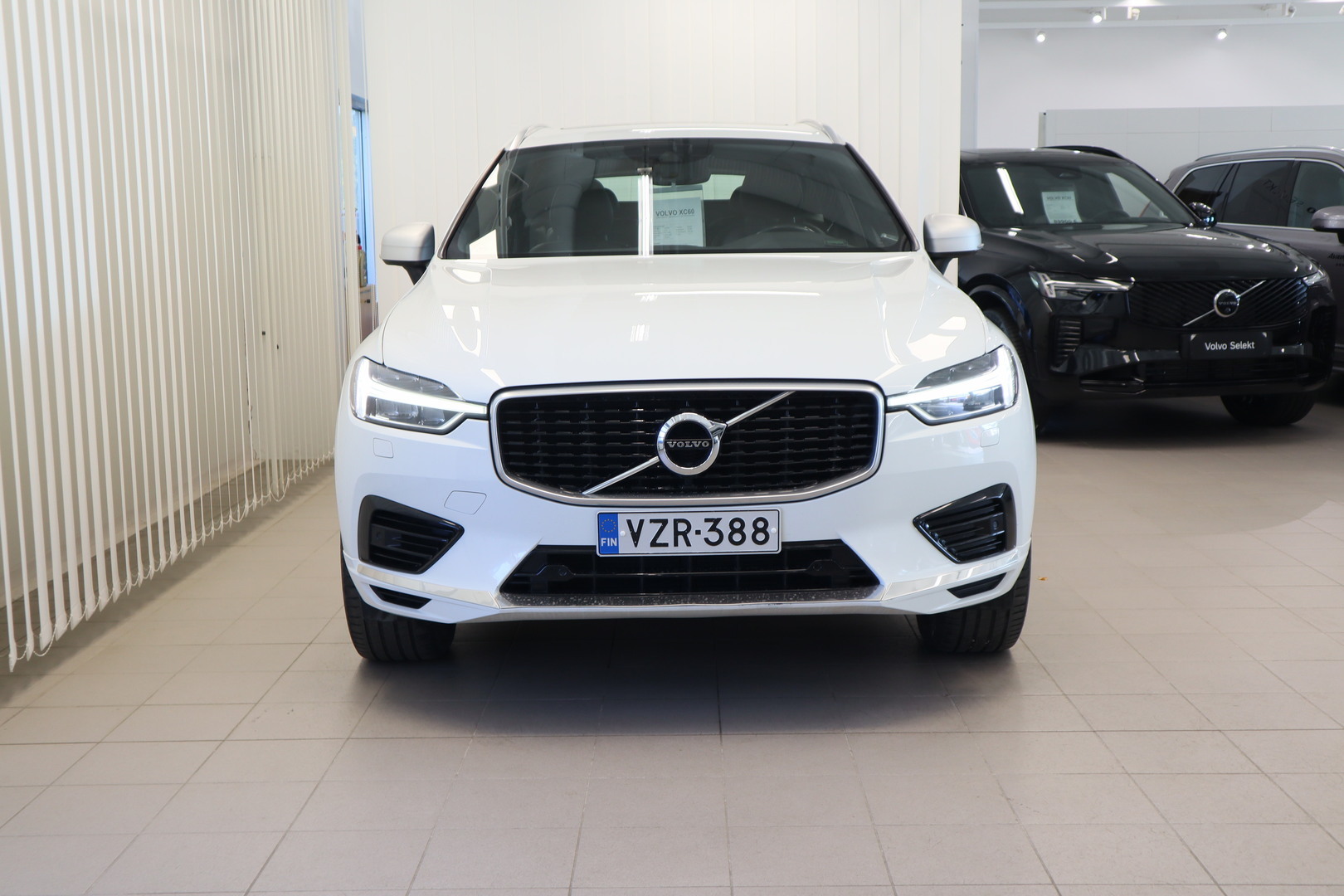 Volvo XC60 T8 AWD R-Design aut 2018, kuva 2/26
