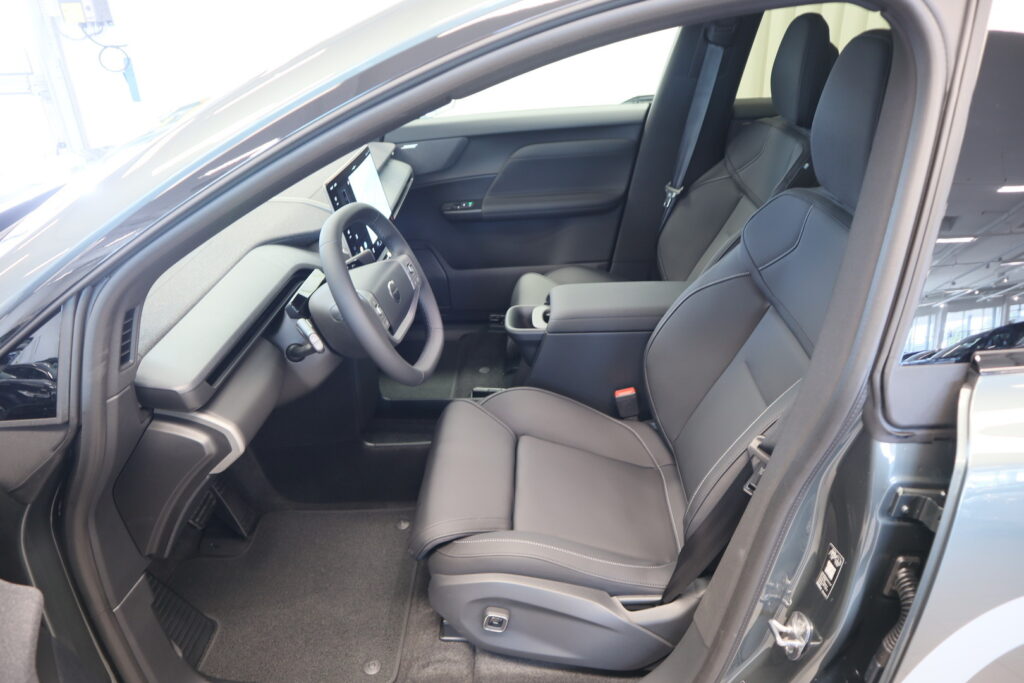 Volvo EX60, image 10