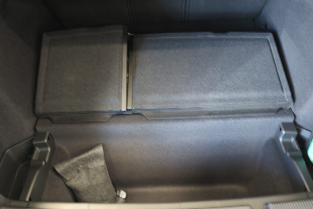 Volvo EX60, image 19
