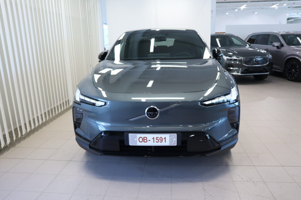 Volvo EX60, image 3