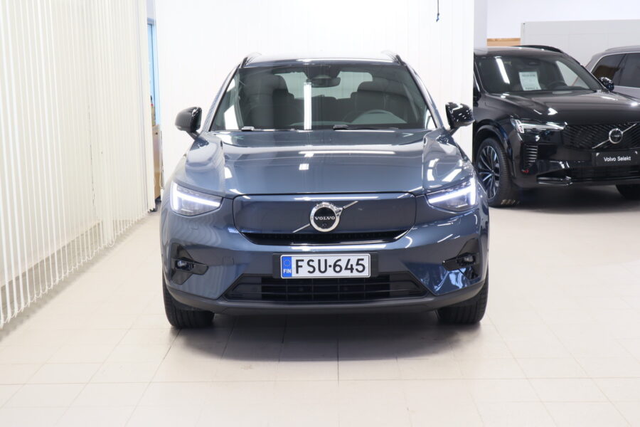 Volvo EX40, image 2
