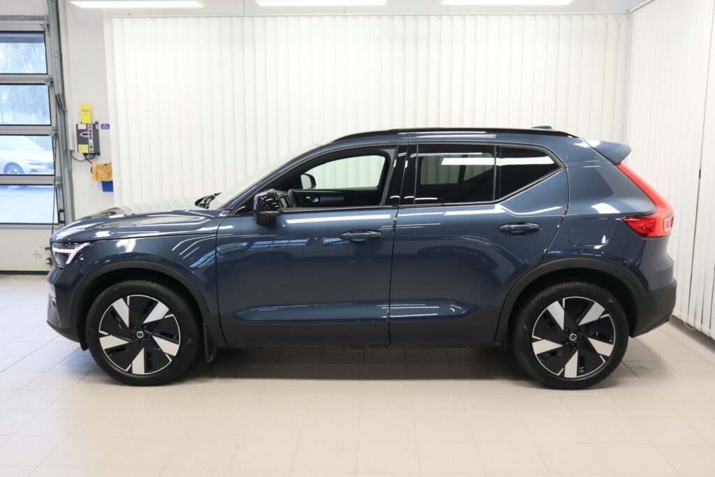 Volvo EX40, image 3