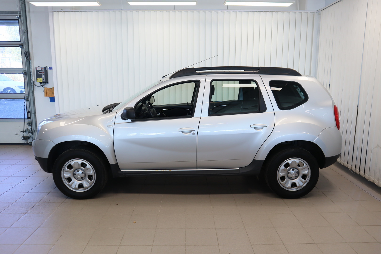 Dacia Duster 1,5 dCi 4x4 Laureate 2010, kuva 3/17