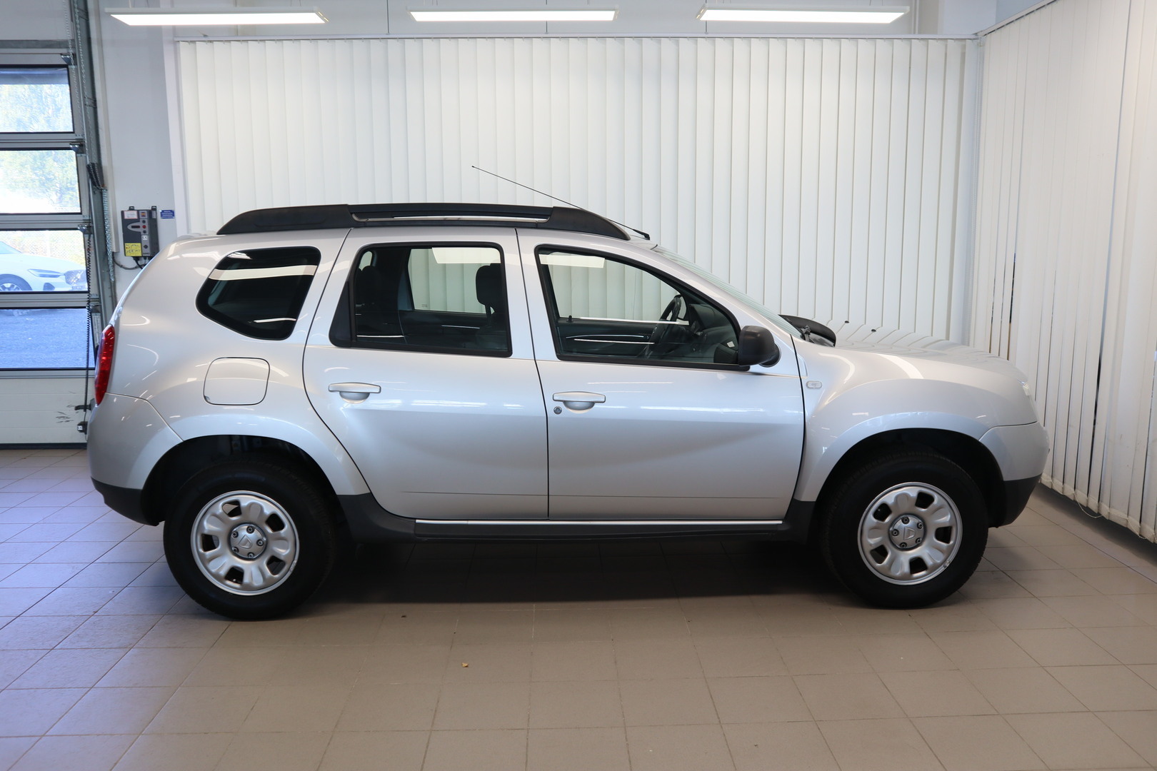 Dacia Duster 1,5 dCi 4x4 Laureate 2010, kuva 6/17