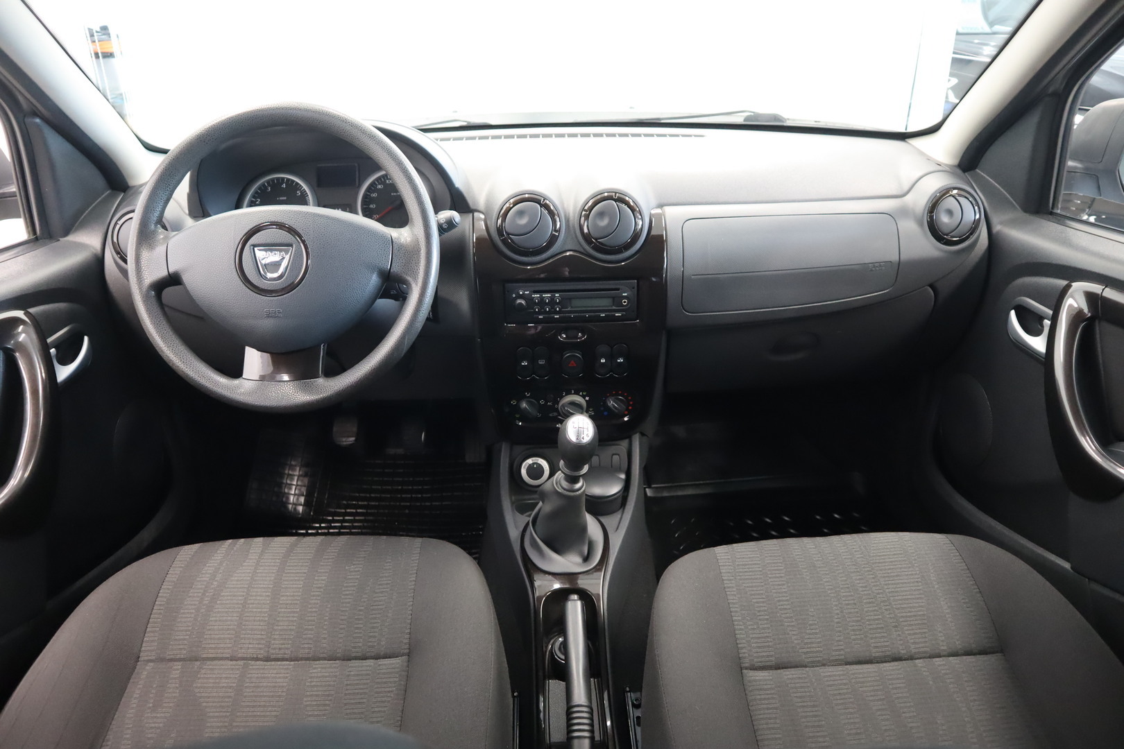 Dacia Duster 1,5 dCi 4x4 Laureate 2010, kuva 7/17