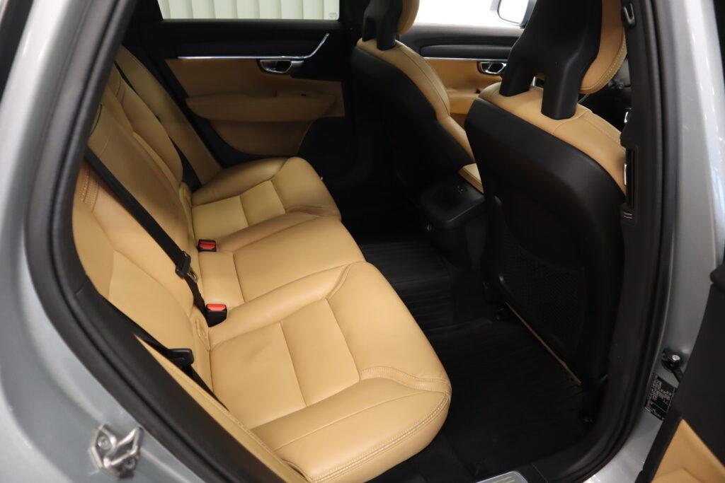 Volvo V90 Cross Country, image 10