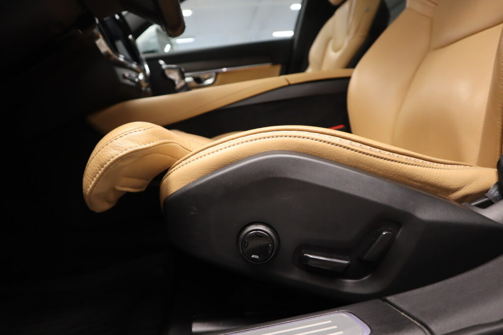 Volvo V90 Cross Country, image 11