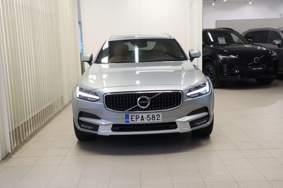 Volvo V90 Cross Country, image 2