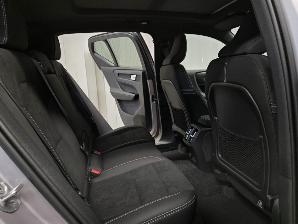 Volvo EX40, image 8