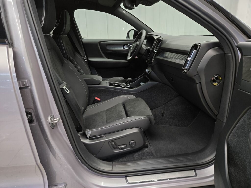 Volvo EX40, image 9