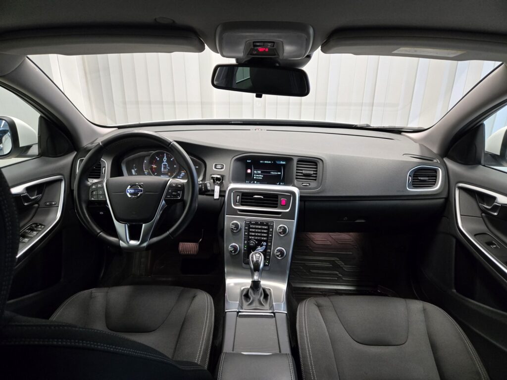 Volvo V60, image 10