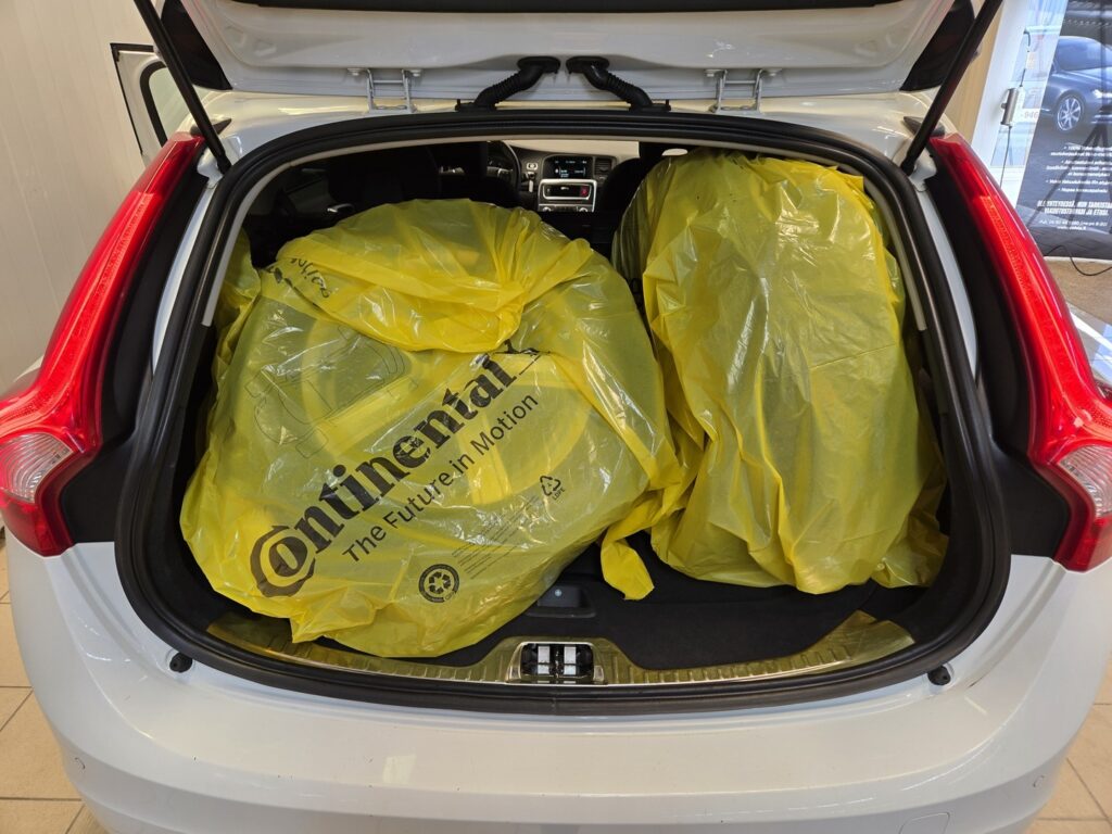 Volvo V60, image 19