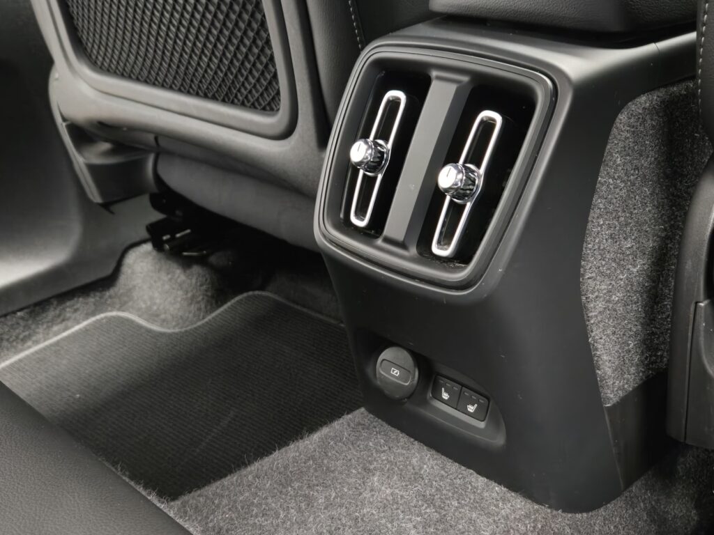 Volvo XC40, image 10