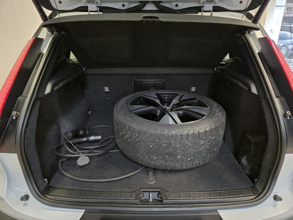 Volvo XC40, image 18