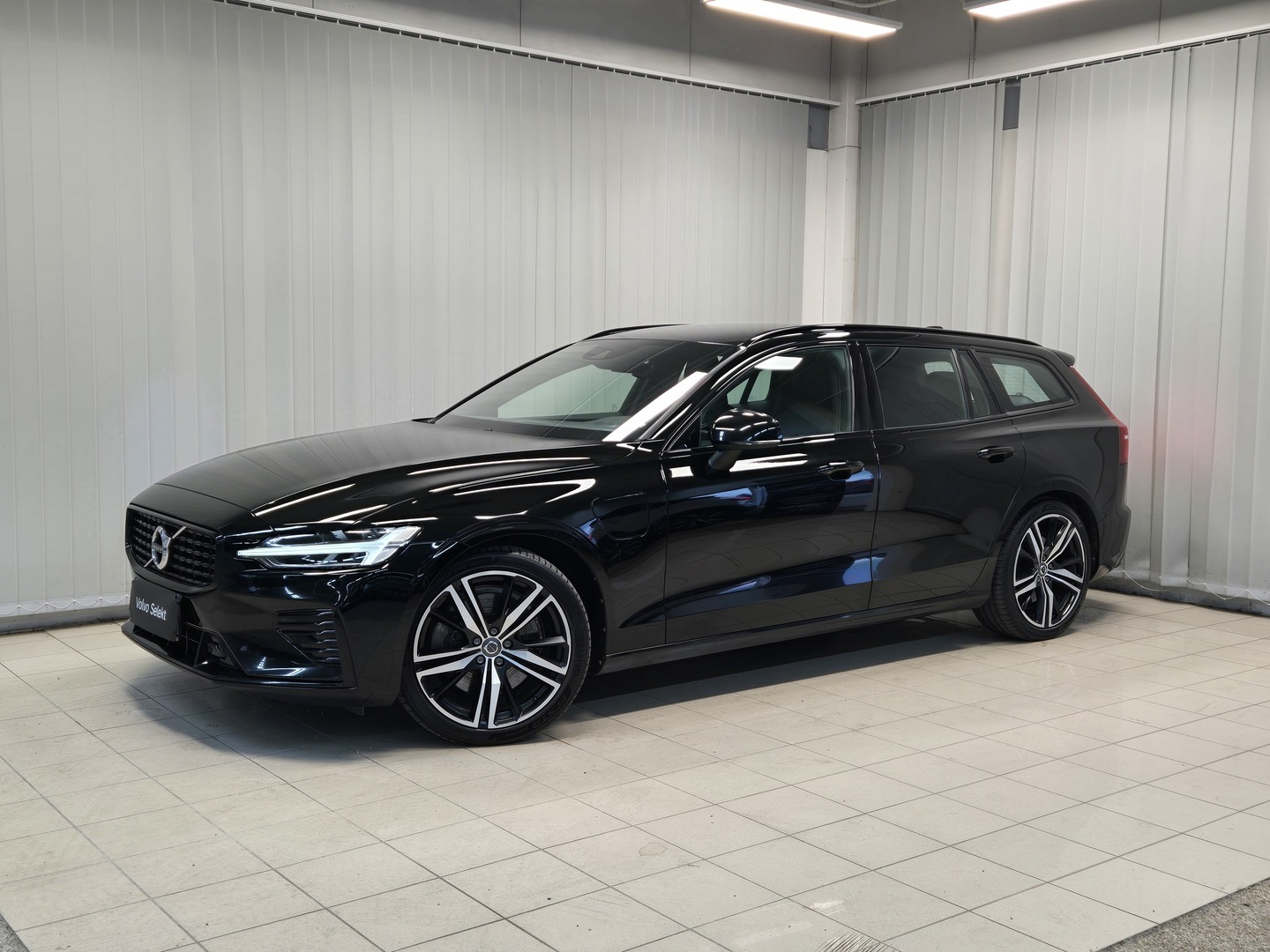 Volvo V60 2022, kuva 2/17