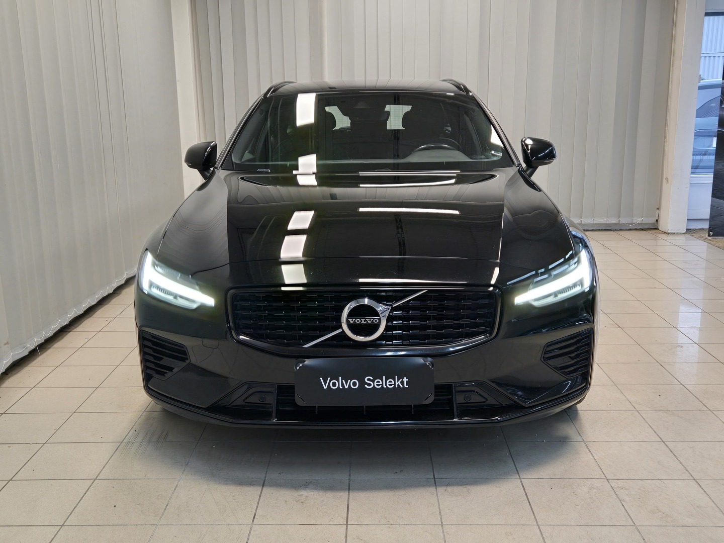 Volvo V60 2022, kuva 3/17