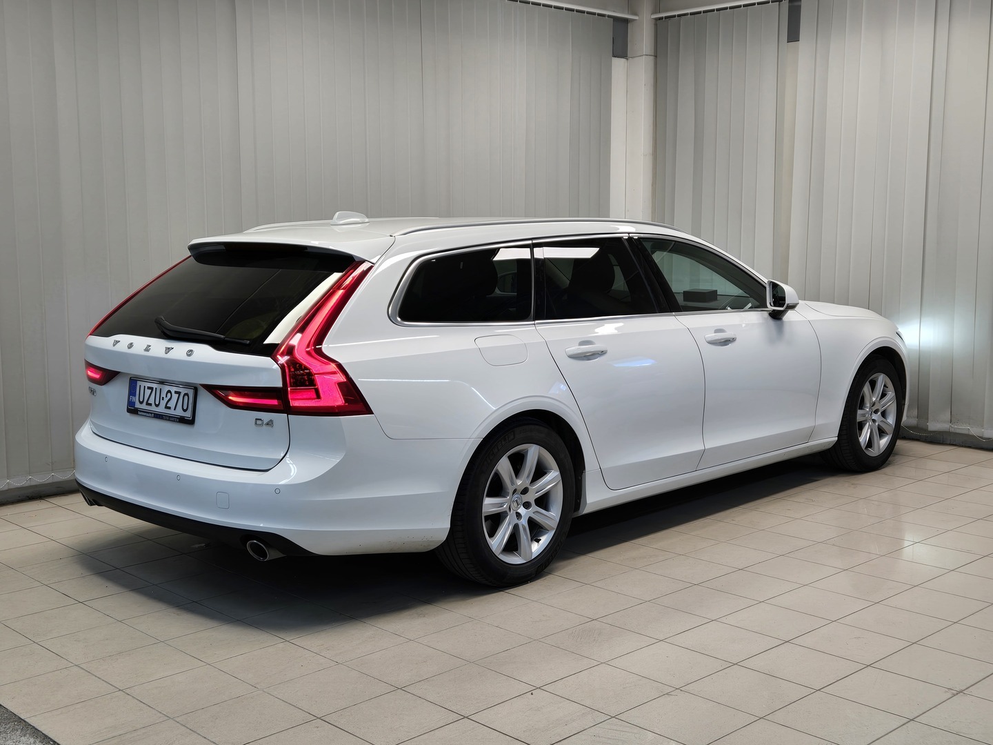 Volvo V90 D4 Momentum aut 2017, kuva 5/23