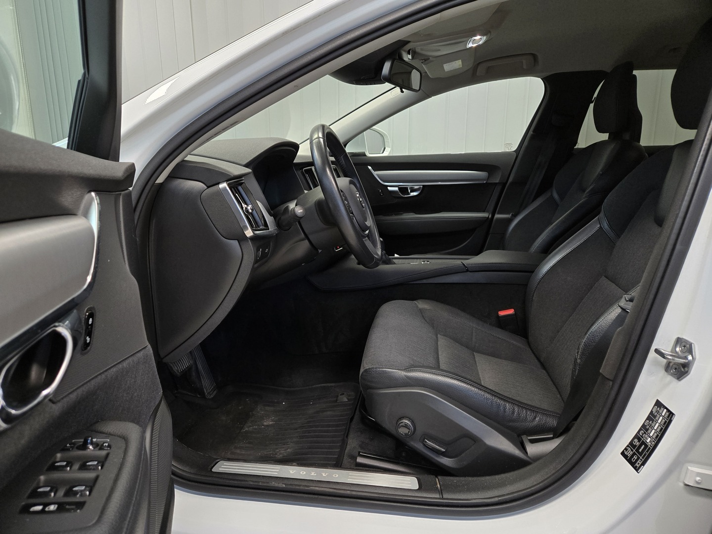 Volvo V90 D4 Momentum aut 2017, kuva 7/23
