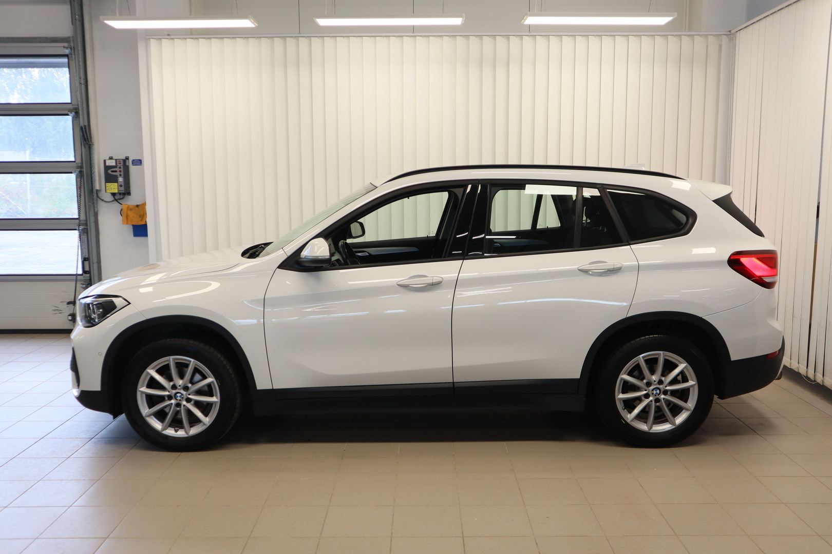 BMW X1 F48 xDrive18d A Business 2020, kuva 3/20