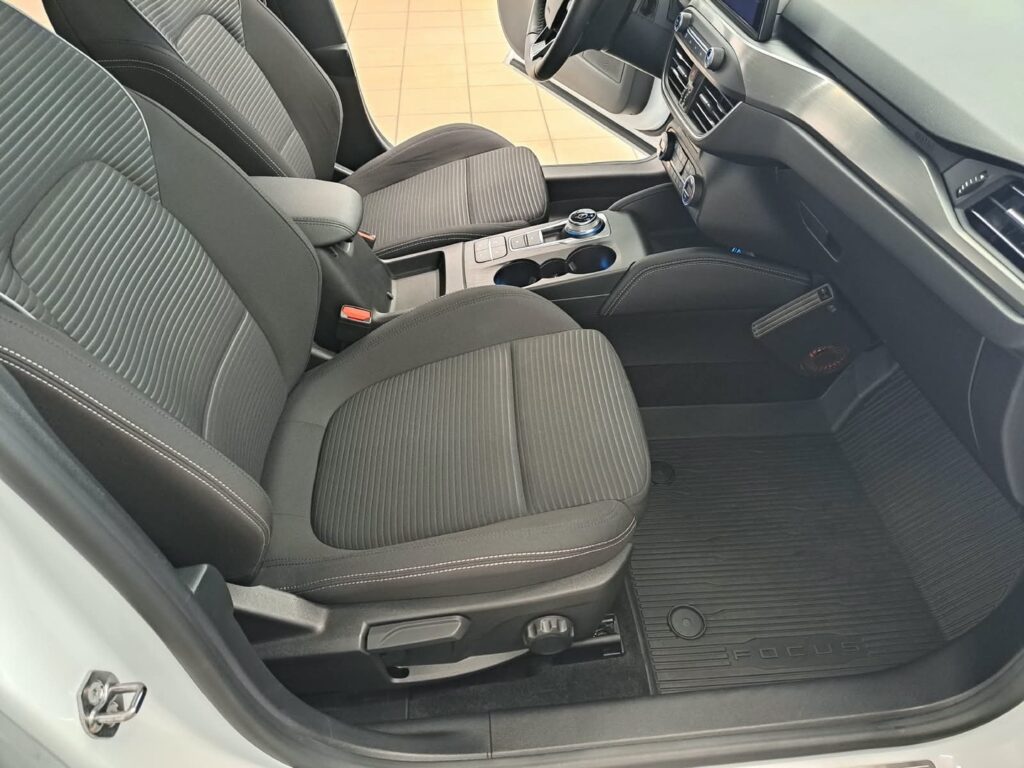 Ford Focus, image 10