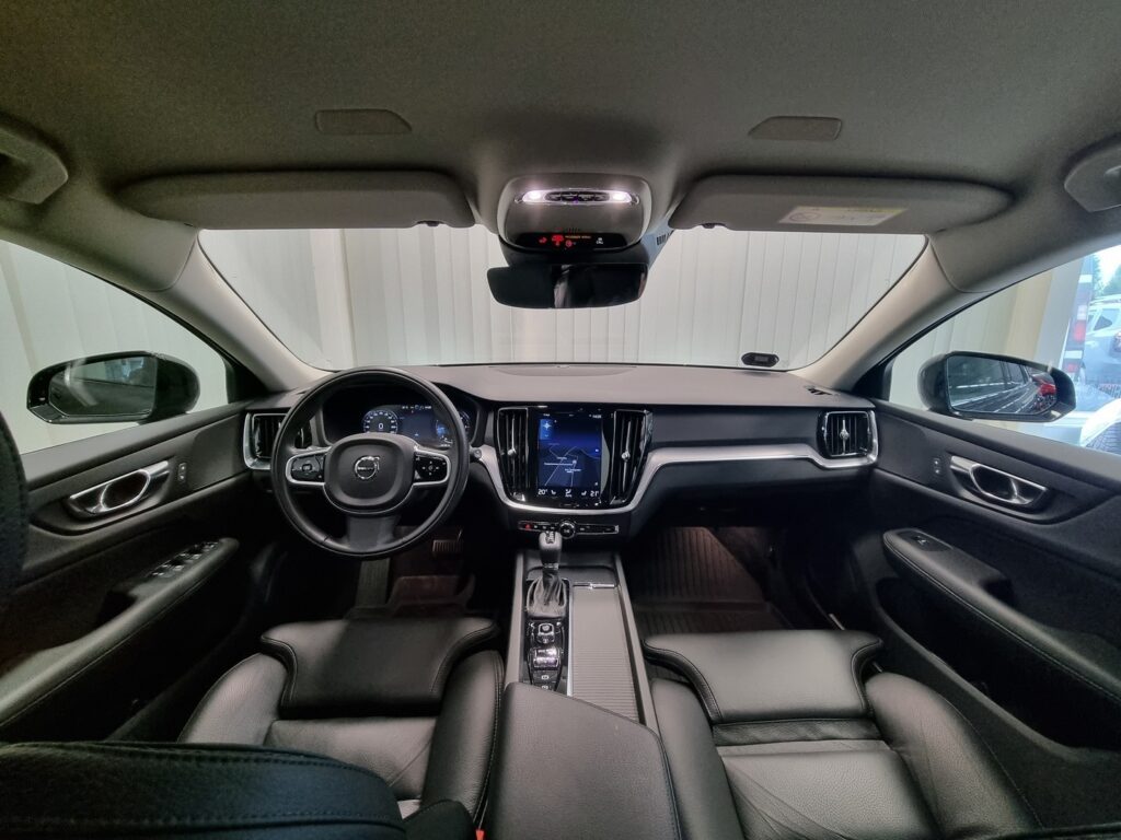 Volvo V60 Cross Country, image 10