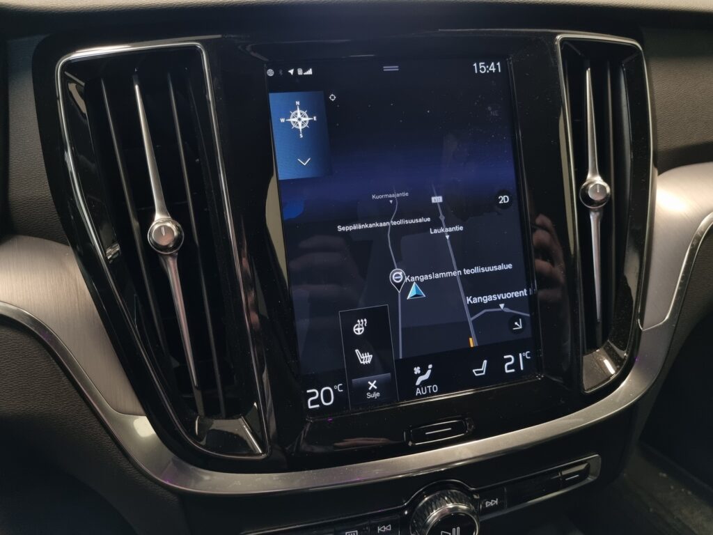 Volvo V60 Cross Country, image 11