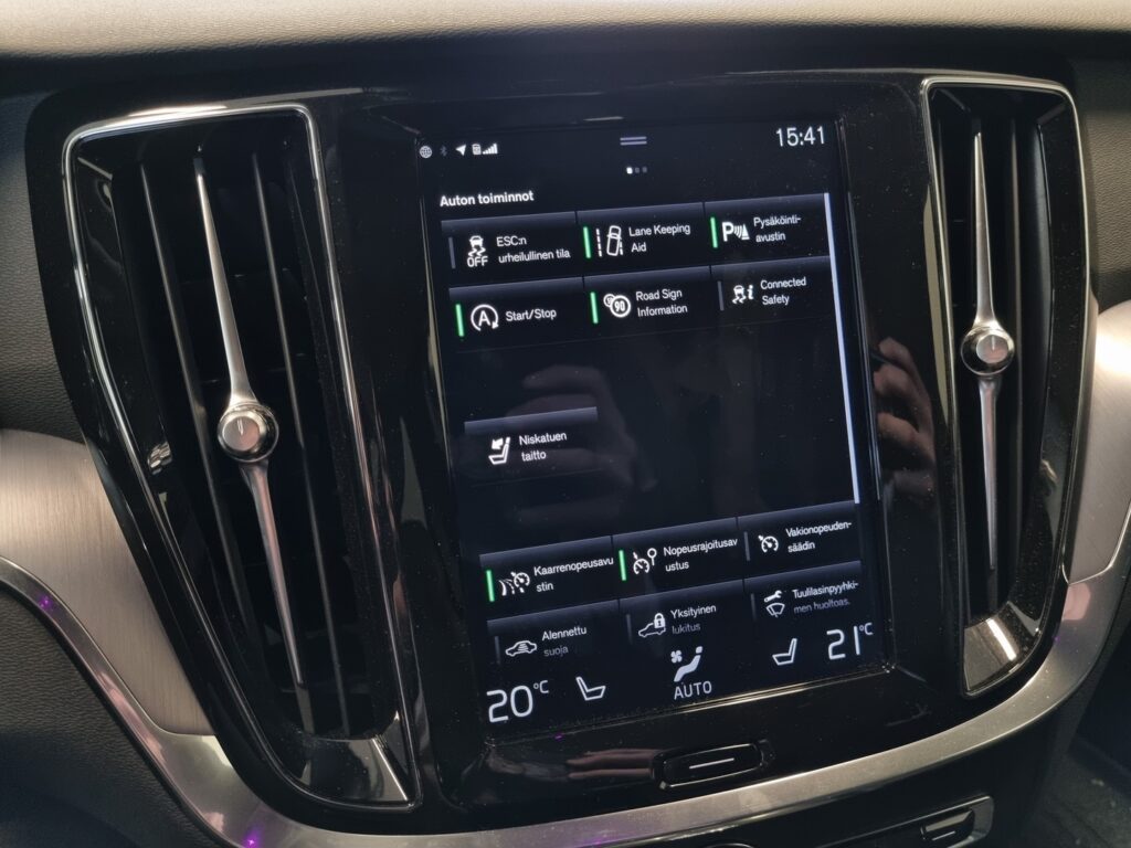 Volvo V60 Cross Country, image 12
