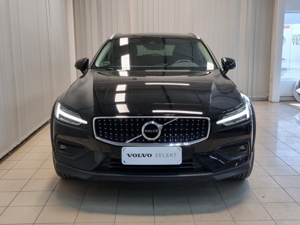 Volvo V60 Cross Country, image 2