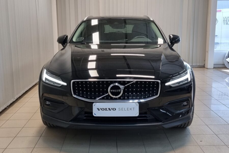 Volvo V60 Cross Country, image 2