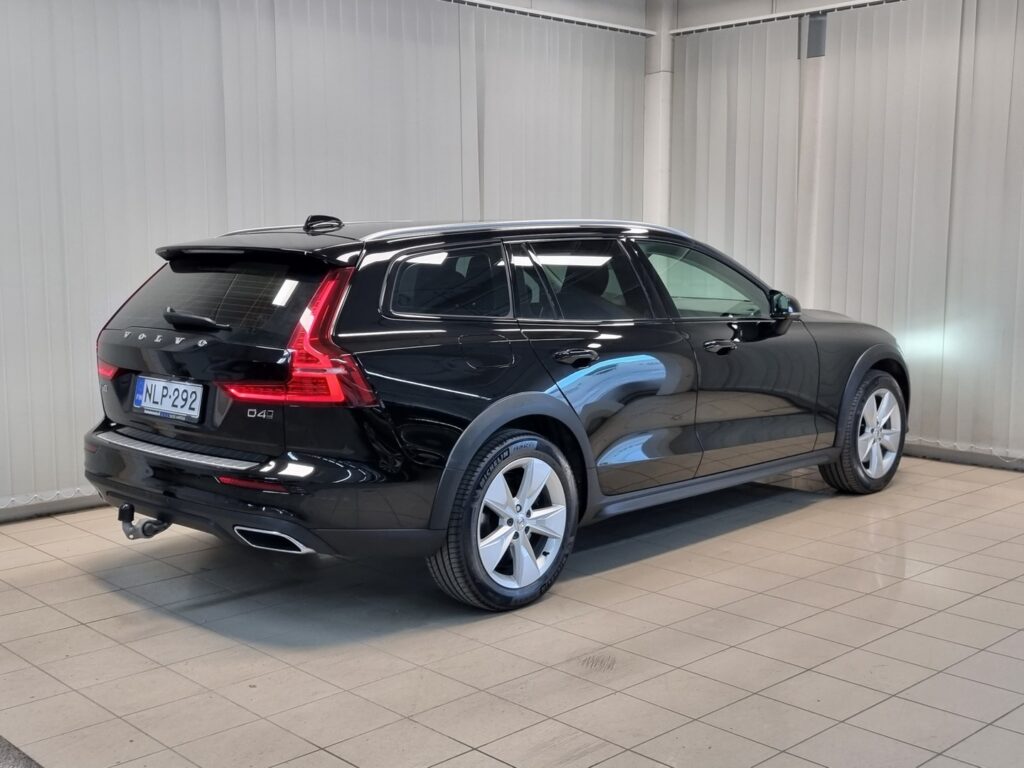 Volvo V60 Cross Country, image 3