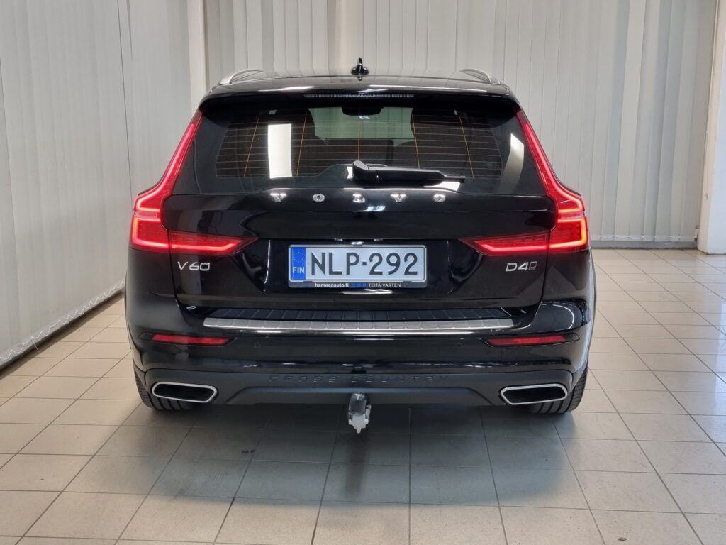 Volvo V60 Cross Country, image 4