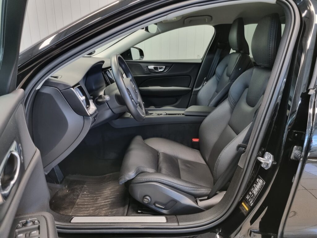Volvo V60 Cross Country, image 6