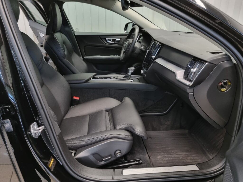 Volvo V60 Cross Country, image 9
