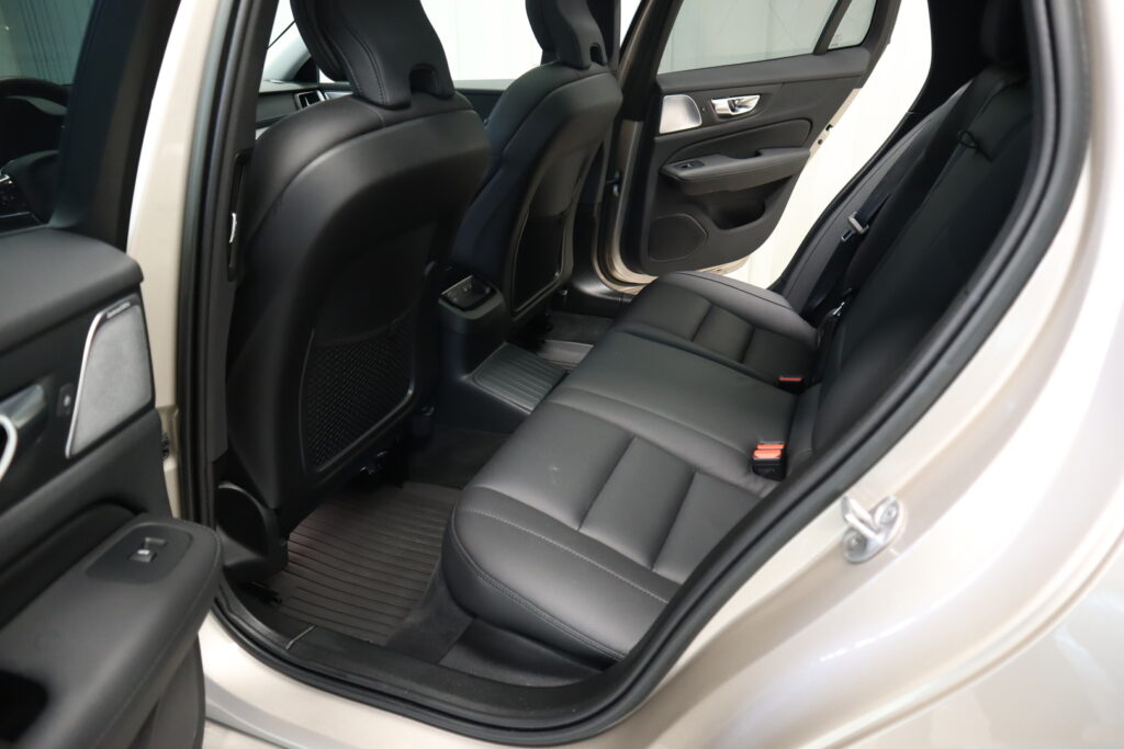 Volvo V60, image 32