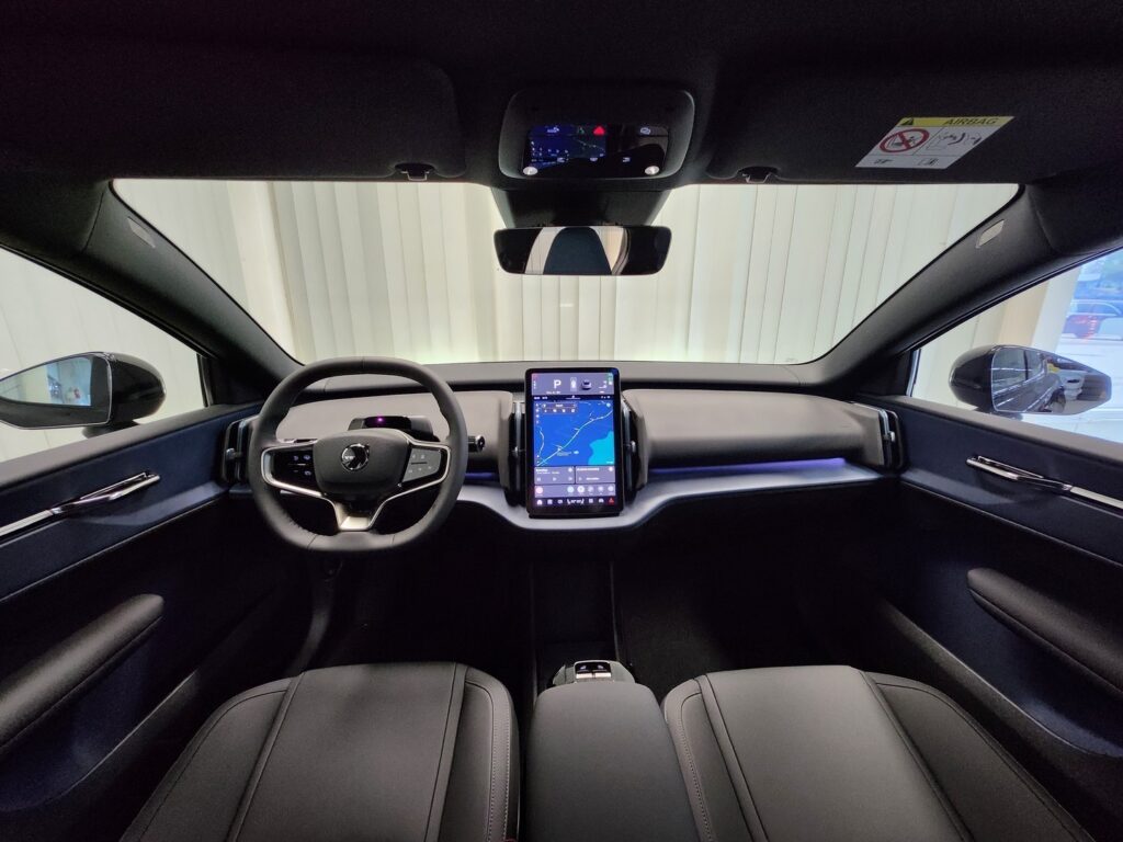 Volvo EX30, image 11