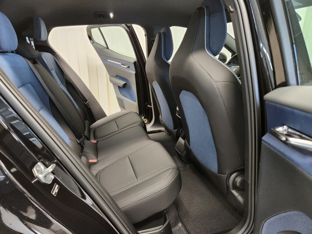 Volvo EX30, image 8