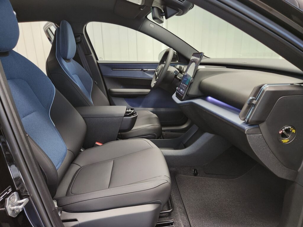 Volvo EX30, image 9