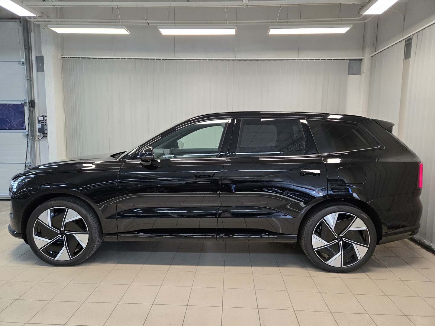 Volvo EX90 Twin Ultra 6-paikkainen 2027, bild 3/27