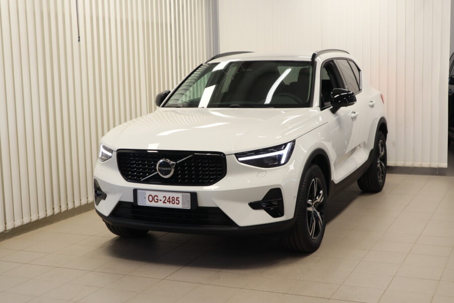 Volvo XC40, image 1
