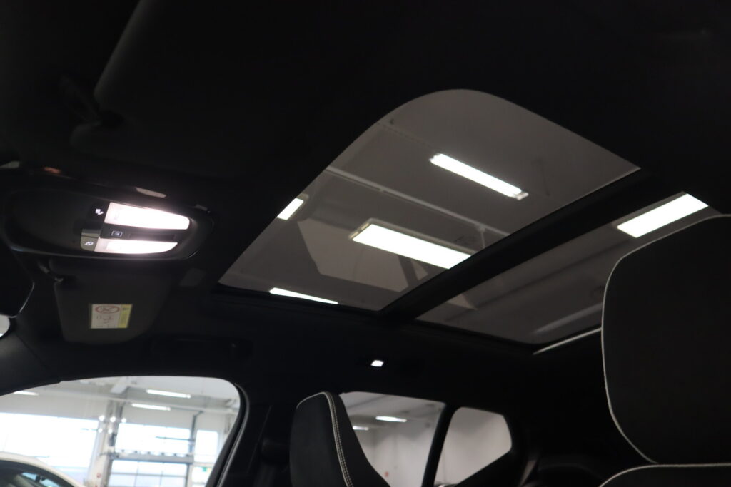 Volvo EX40, image 11