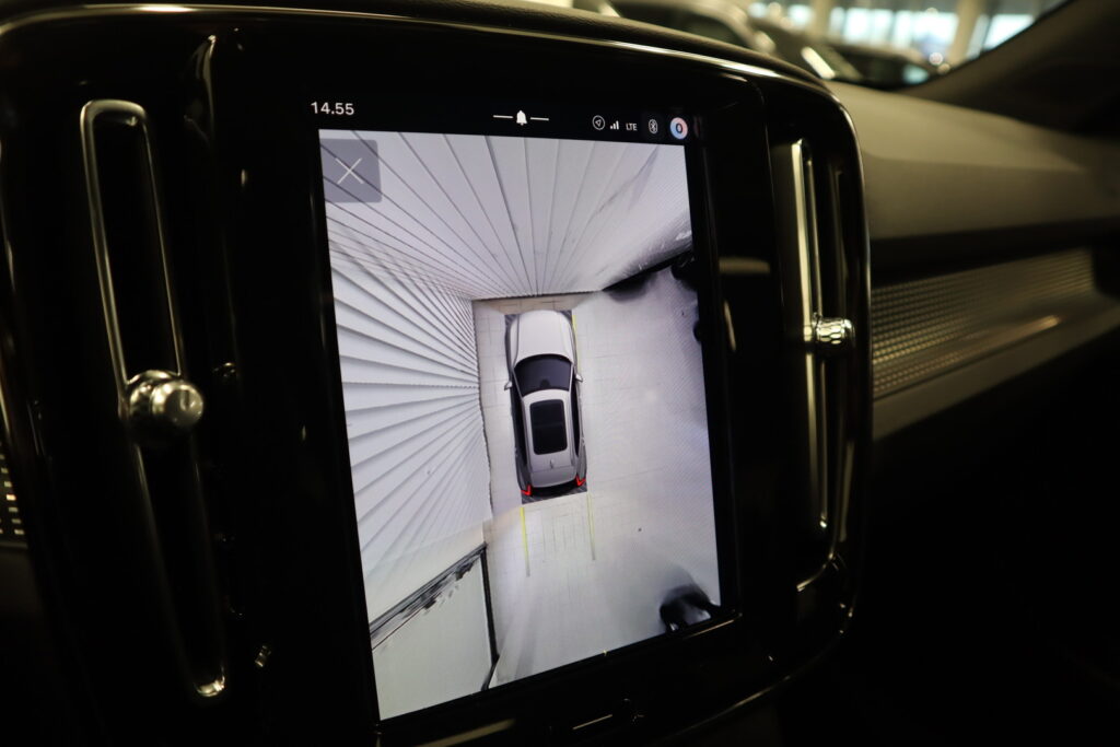 Volvo EX40, image 15