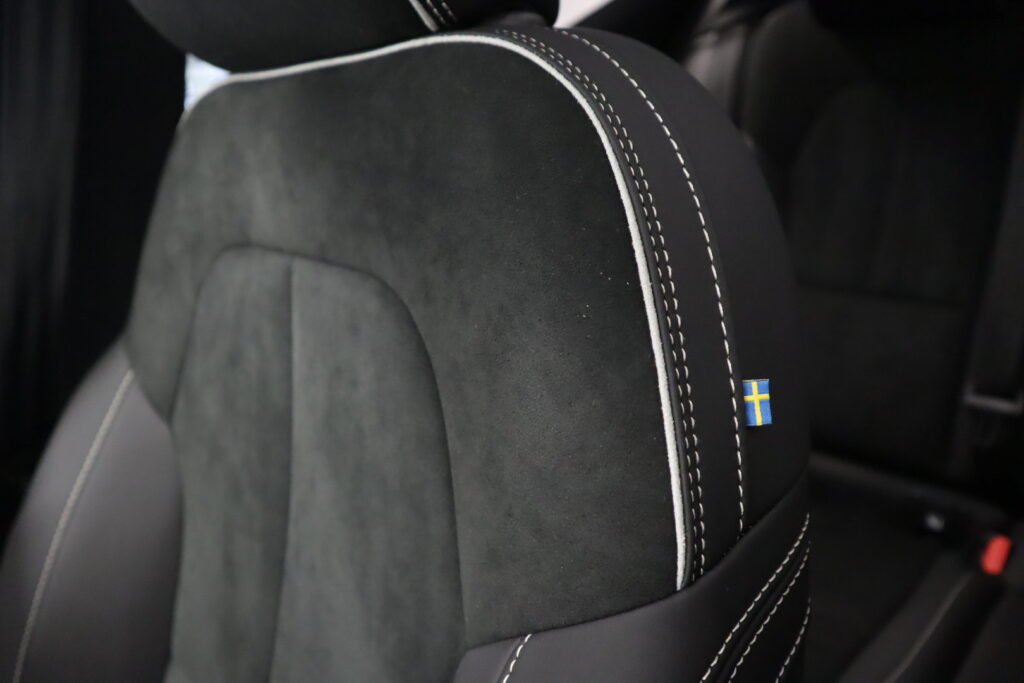 Volvo EX40, image 16