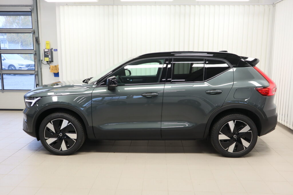 Volvo EX40, image 3