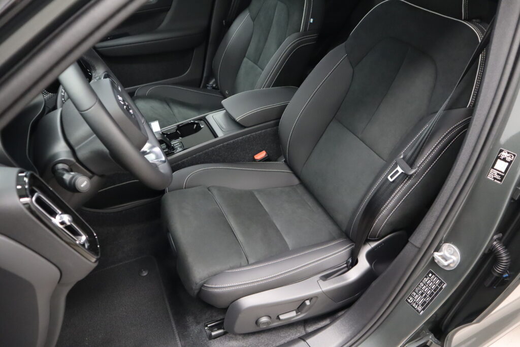 Volvo EX40, image 8