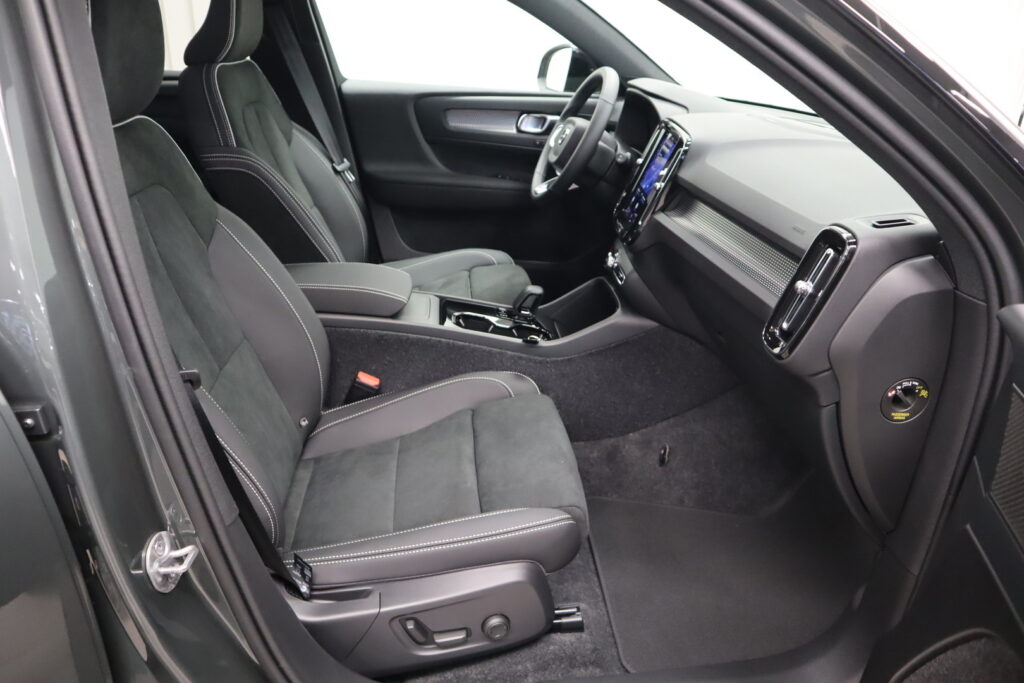 Volvo EX40, image 9