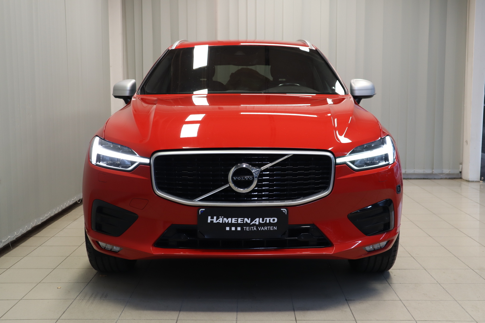 Volvo XC60 D4 AWD R-Design aut 2017, kuva 3/25
