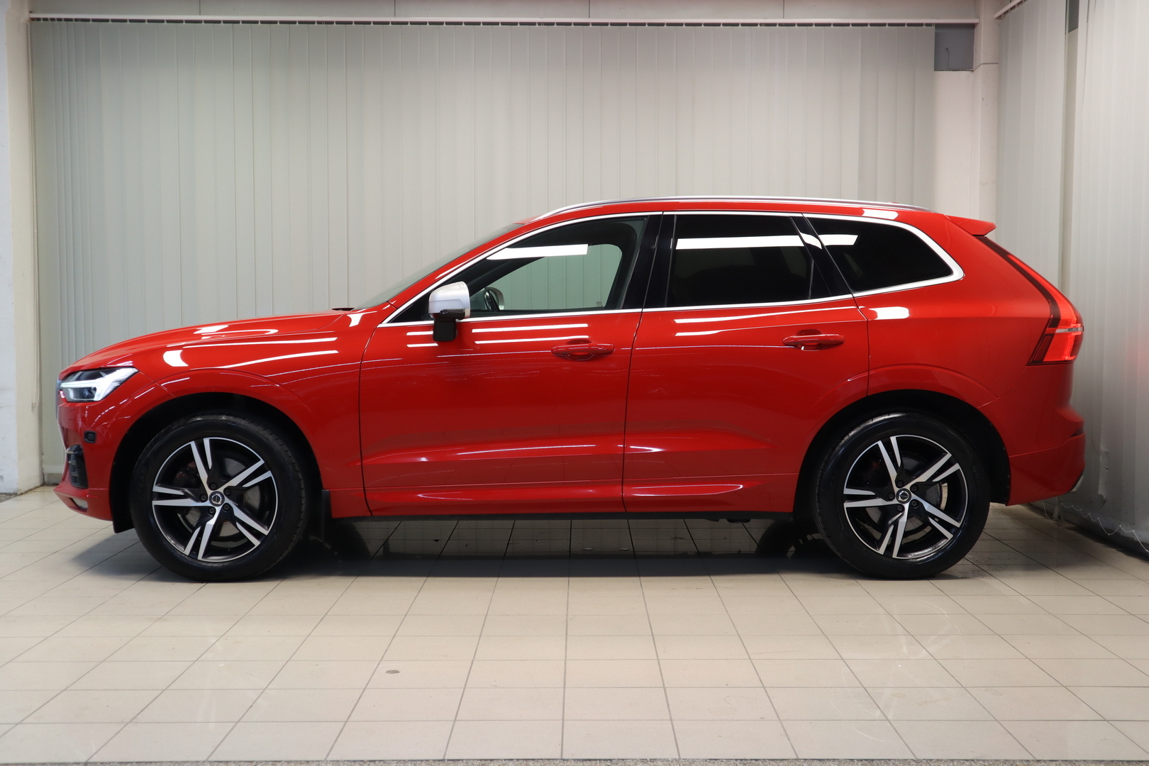 Volvo XC60 D4 AWD R-Design aut 2017, kuva 4/25